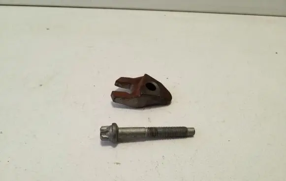 Volvo V40 Cross country Fuel Injector clamp holder