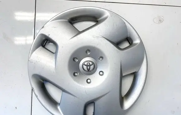 Toyota Corolla Verso E121 R17 wheel hub/cap/trim 2518