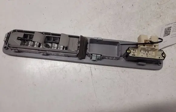 Toyota Avensis Verso Rear air vent grill 6361044050