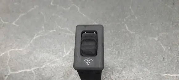 Nissan Primera Fog light switch 321025