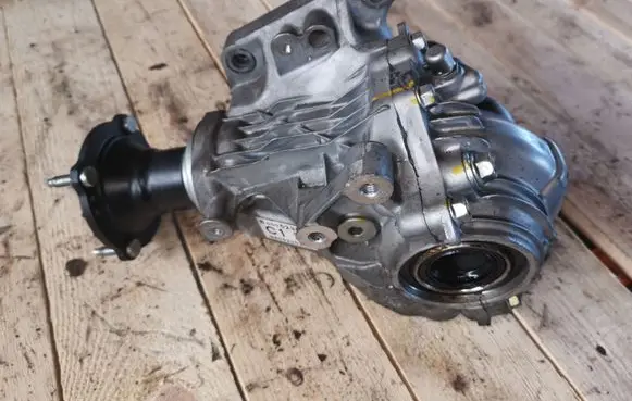 Gearbox transfer box case