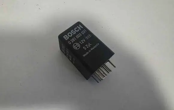 Volkswagen Transporter - Caravelle T5 Glow plug pre-heat relay 0281003031