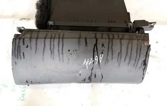 Mercedes-Benz A W169 Glove box