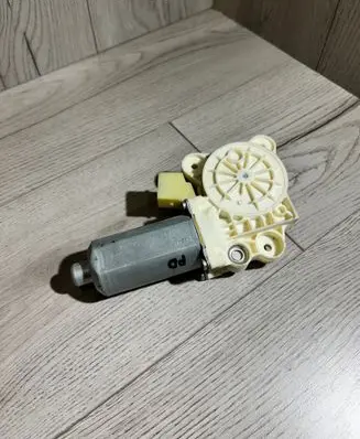Mercedes-Benz CLK A209 C209 Front door window regulator motor A2308200942 10625610