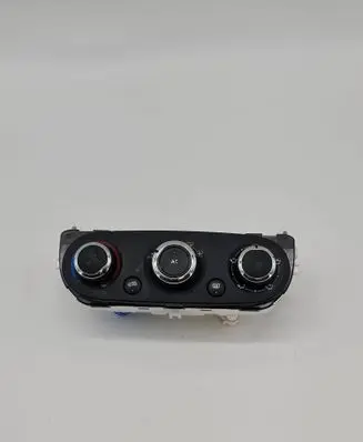 Renault Clio IV Climate control unit E1072485 T1019676Z 141113