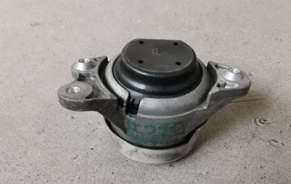 Mercedes-Benz GLC X253 C253 Engine mount bracket A2052407900