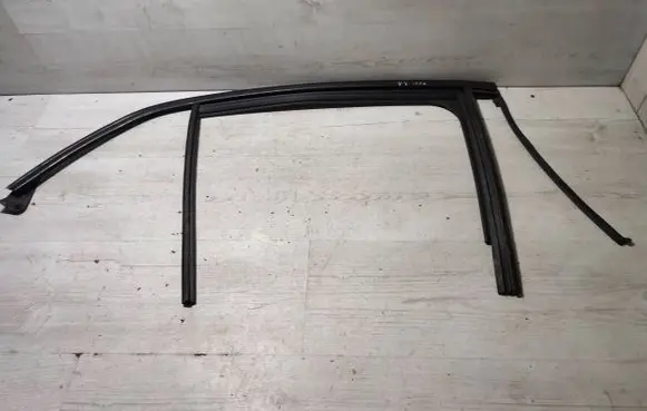 Mercedes-Benz GLA W156 X156 Rubber seal rear door window/glass A1567350225