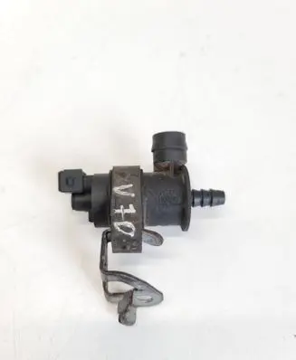 Volvo V70 Vacuum valve 31104896