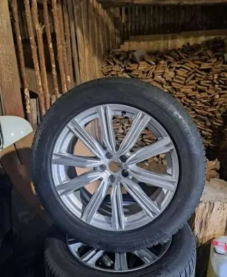 Audi Q8 R22 alloy rim 4M8601025T