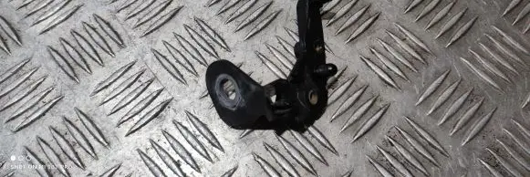 Fender mounting bracket