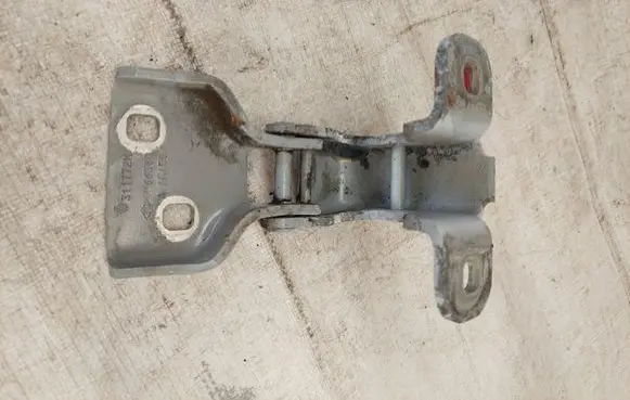 Opel Vivaro Front door upper hinge 311772M GM66380