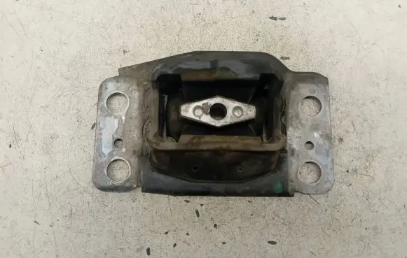 Ford Galaxy Engine mount bracket 6G917M121AC 30680699 6G917M121BC