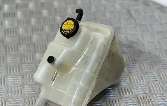 Toyota Land Cruiser (J120) Coolant expansion tank/reservoir 16470300330