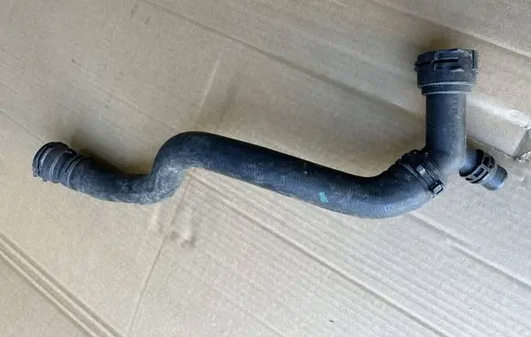 Audi A4 S4 B9 Engine coolant pipe/hose 8W0122293A 8W0122101B