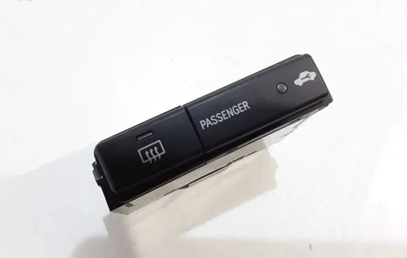 Toyota Avensis T250 Windscreen/window heater switch 8479005130