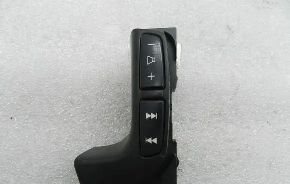 Volvo XC70 Steering wheel buttons/switches 30710271