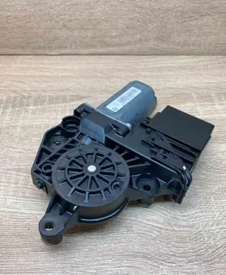 Volkswagen Golf Plus Rear door window regulator motor 5M0839402B F005S00208