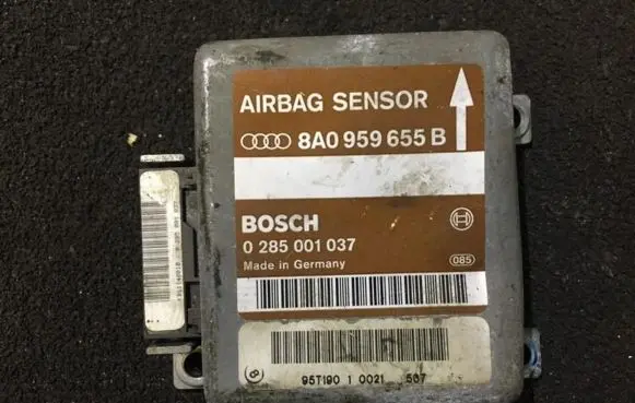 Audi A4 S4 B5 8D Airbag control unit/module 8a0959655b 0285001037