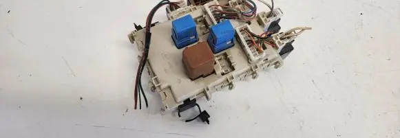 Nissan Primera Fuse box set 24350AV700 0325031
