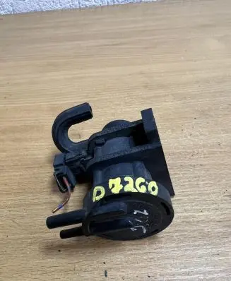 Mercedes-Benz E W210 Engine mount vacuum valve 4522371 D7260