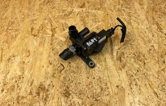 Volvo XC90 Water pump 32249863