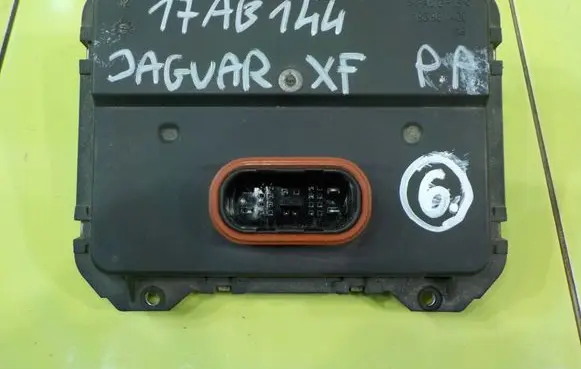Jaguar XE LED ballast control module 5DF01181840