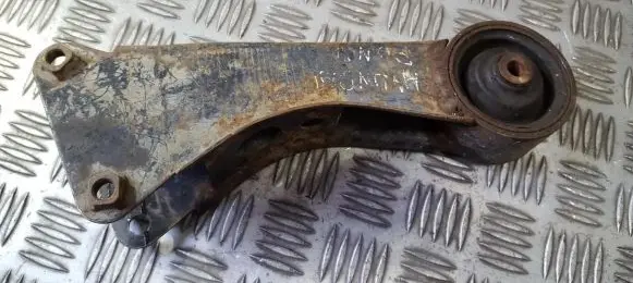 Hyundai Pony Engine mount bracket