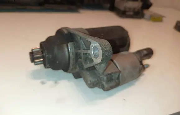 Skoda Fabia Mk1 (6Y) Starter motor 0001120406 02H911023