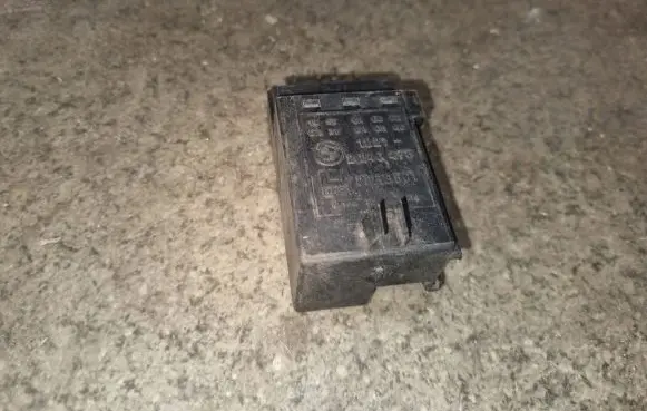 BMW 7 E38 Glow plug pre-heat relay 2246473