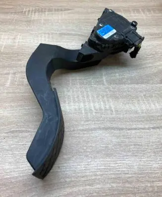 Volkswagen PASSAT B5.5 Accelerator throttle pedal 8D1723523M 6PV008376 WithPlug