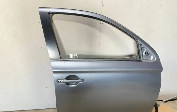 Mitsubishi Outlander Front door