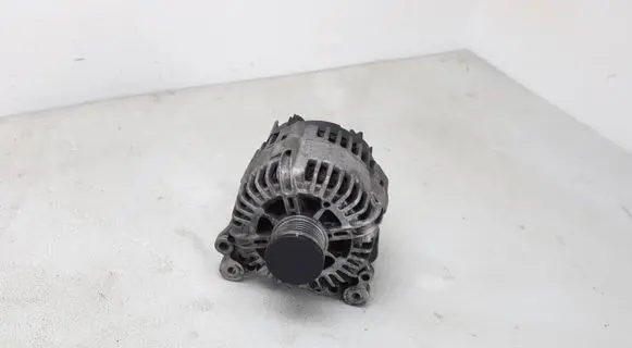 Volkswagen PASSAT B7 Generator/alternator 03C903023C