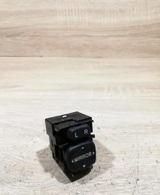 Toyota Yaris Wing mirror switch 183574