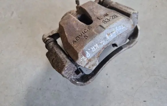 Toyota RAV 4 (XA30) Front brake caliper