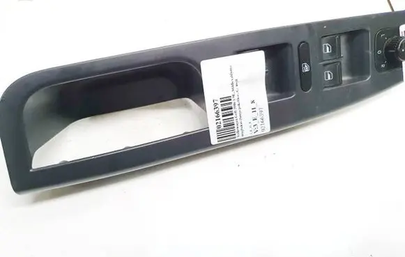 Volkswagen Golf V Electric window control switch
