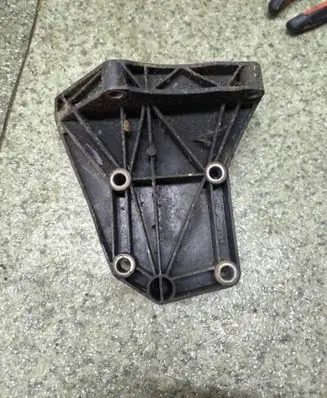 BMW 7 E65 E66 A/C compressor mount bracket 7792202 14011810