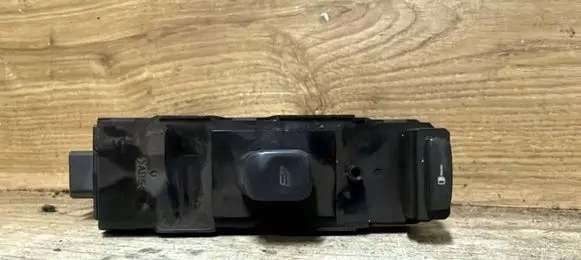 Volvo XC70 Electric window control switch 30658147
