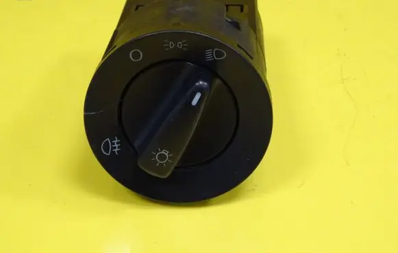 Volkswagen Golf IV Light switch 1C0941531