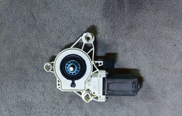 Volkswagen Arteon Front door window regulator motor 4K0959802 C28128101