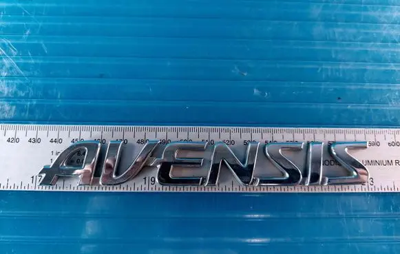 Toyota Avensis T270 Manufacturers badge/model letters 3683T