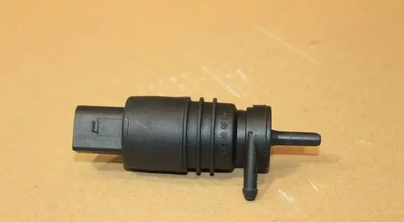 BMW X5 E53 Windscreen/windshield washer pump 8362154