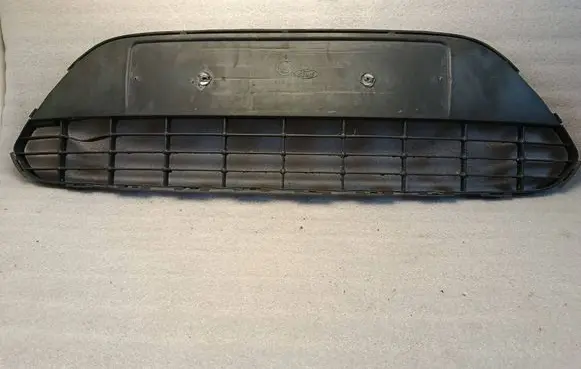 Ford Focus Front bumper lower grill 8M5117B968BE 8M5117K945AFW
