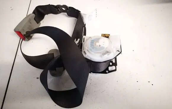 Middle seatbelt (rear)