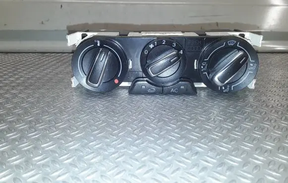 Audi A1 Climate control unit 901514660000 W5221001 8X0820045A