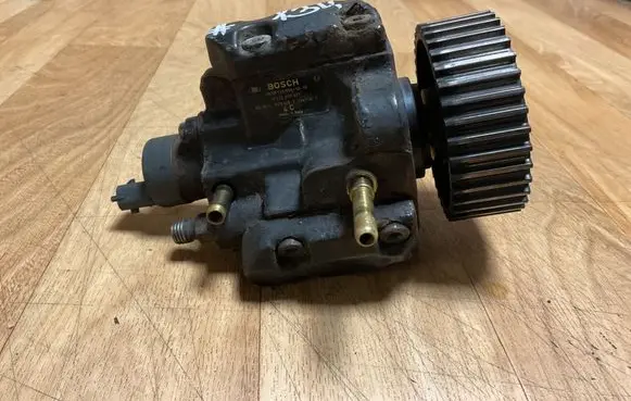 Alfa Romeo 147 Fuel injection high pressure pump 0445010071