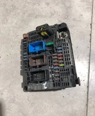 Citroen C4 Grand Picasso Fuse module 9810296180