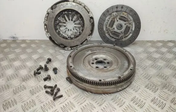 Skoda Octavia Mk3 (5E) Clutch set kit 04L141015D 04L141031B