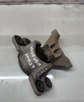 Volvo V60 Engine mount bracket 31401307