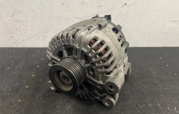 BMW 3 E90 E91 Generator/alternator 26006944