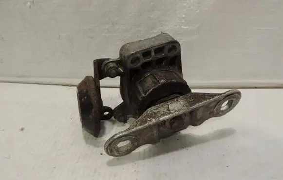 Ford Mondeo Mk III Engine mount vacuum valve 2S716F012AD